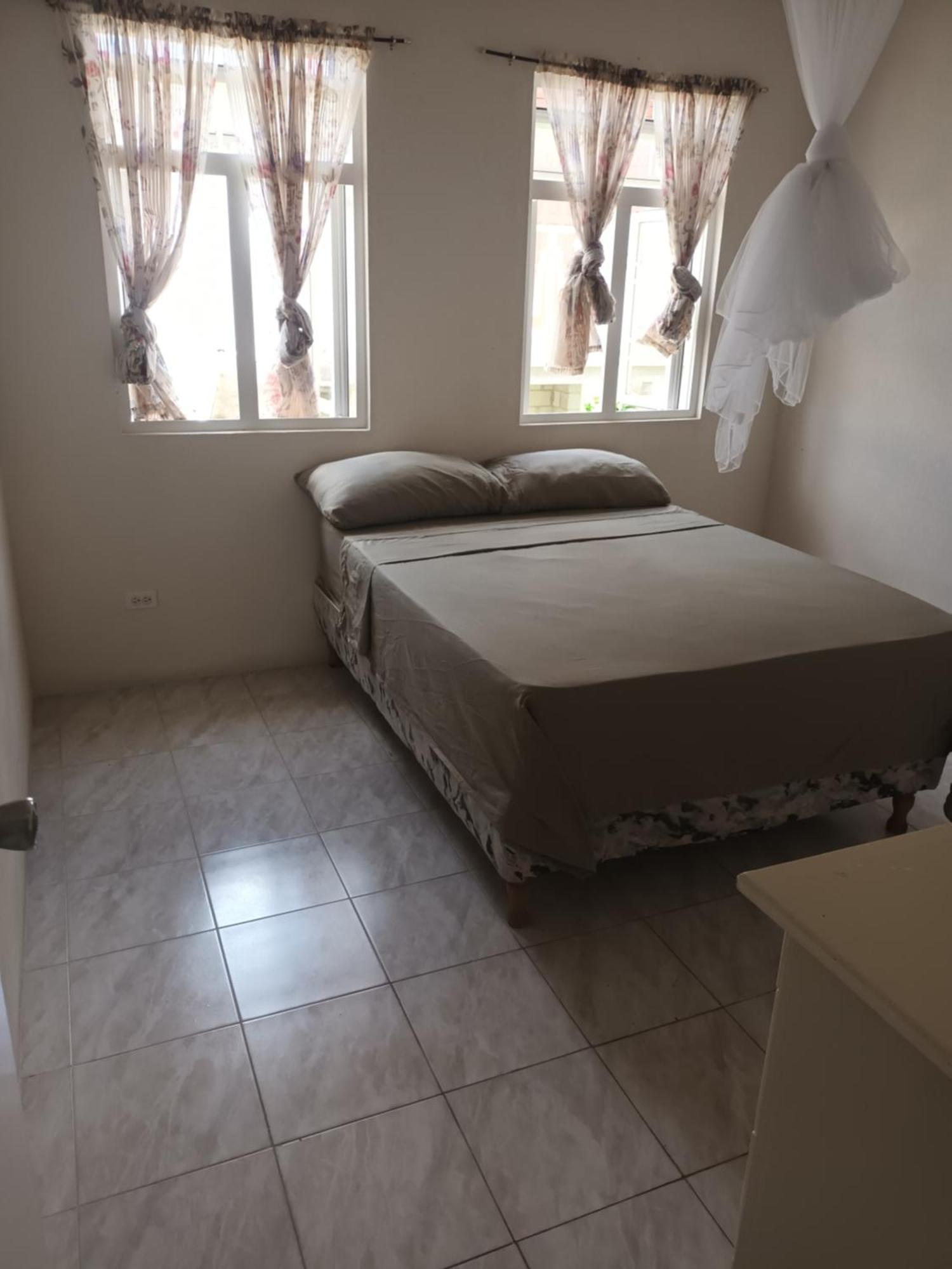 Super Breezy Cozynook ! Hotell Bridgetown Exteriör bild