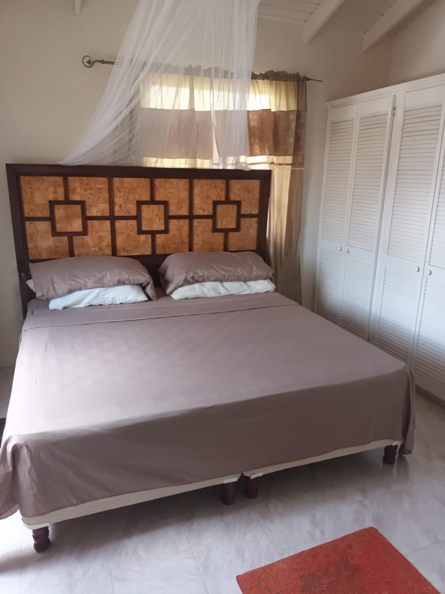 Super Breezy Cozynook ! Hotell Bridgetown Exteriör bild